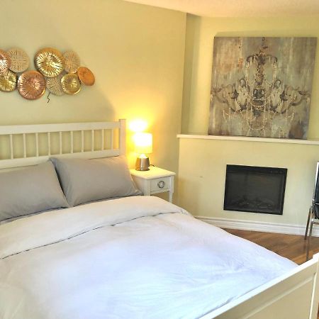 Cozy & Convenient 2-Bedroom Apartment With Private Entrance Toronto Dış mekan fotoğraf