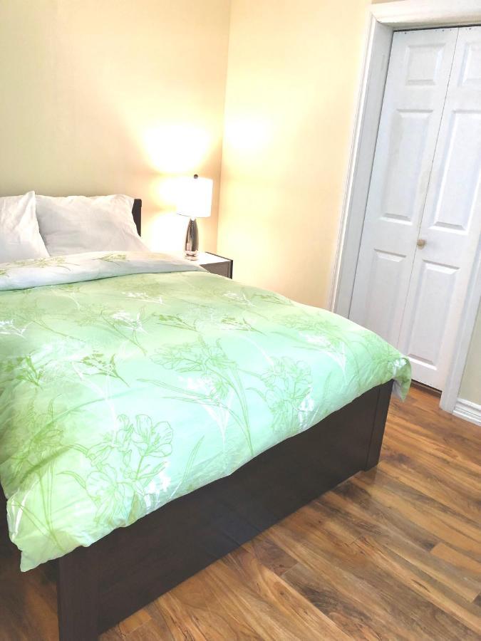 Cozy & Convenient 2-Bedroom Apartment With Private Entrance Toronto Dış mekan fotoğraf