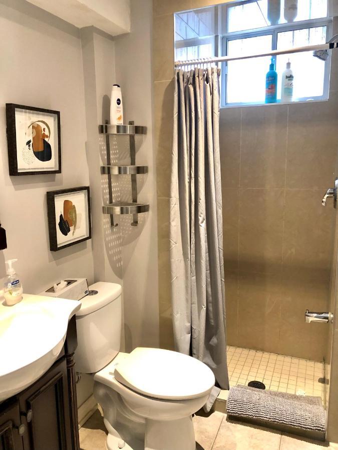 Cozy & Convenient 2-Bedroom Apartment With Private Entrance Toronto Dış mekan fotoğraf
