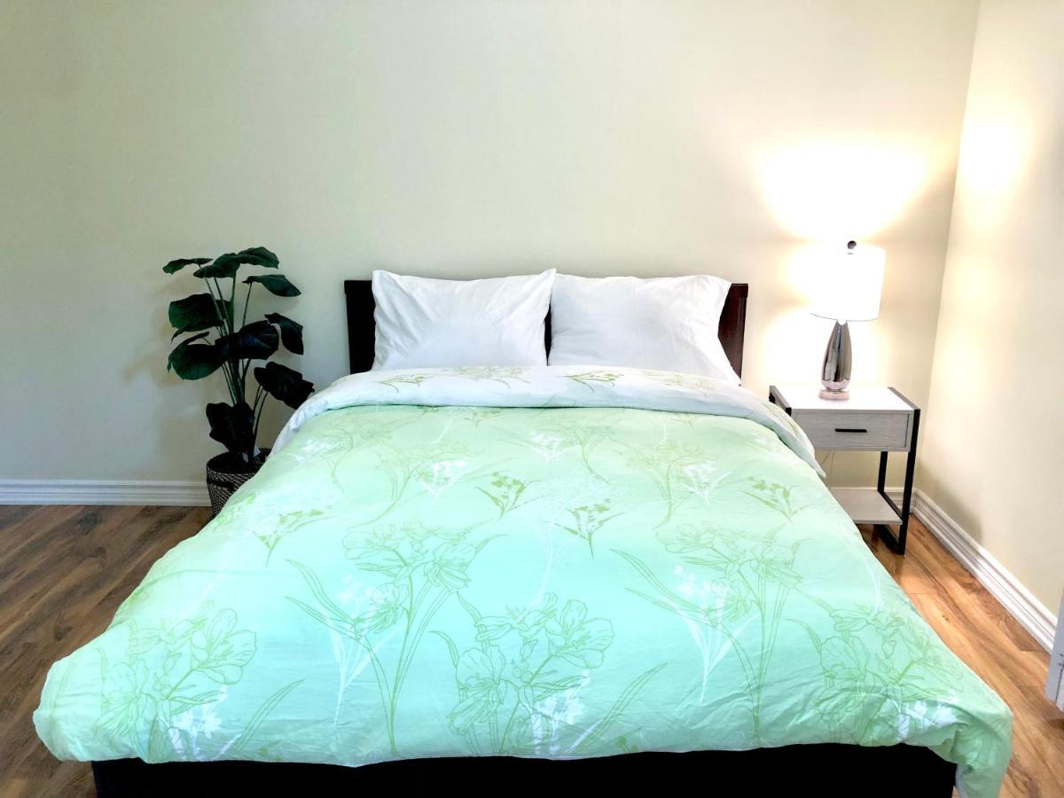 Cozy & Convenient 2-Bedroom Apartment With Private Entrance Toronto Dış mekan fotoğraf